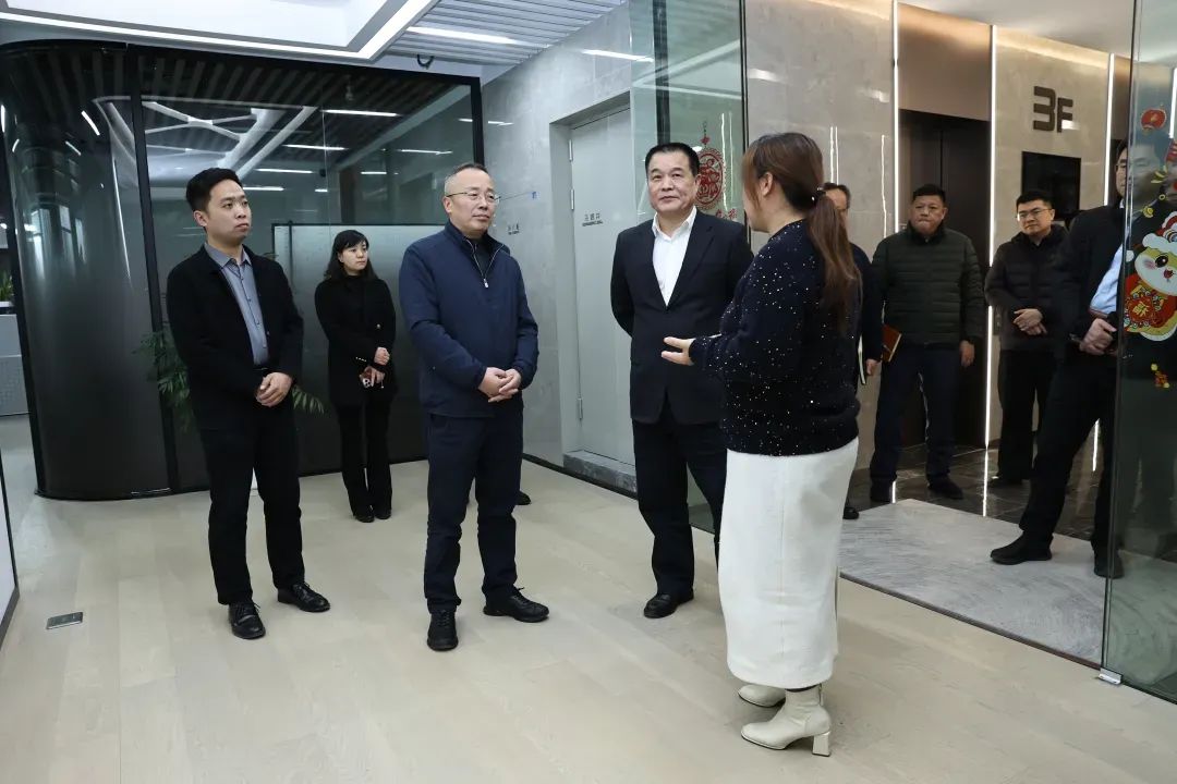 Government-Enterprise Exchange | Shanghai Minhang District Leaders Visit Yuyan Instruments for Research